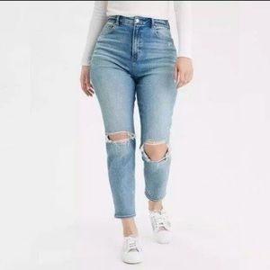 American Eagle Curvy Mom Jeans!